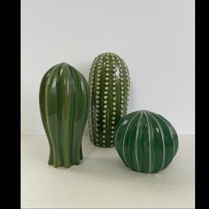 Excellent condition - cactus ceramic set - sizes in screen shots